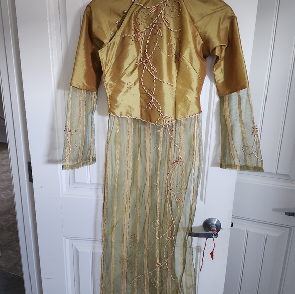 Traditional Vietnamese Clothing - Picture 8 of 10